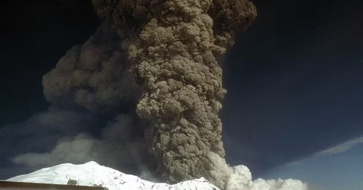 copy of articles thumbnail 1200 x 630 13 5.jpg?resize=412,275 - US Volcano On 'Verge of Eruption' As Scientists Sound the Alarm