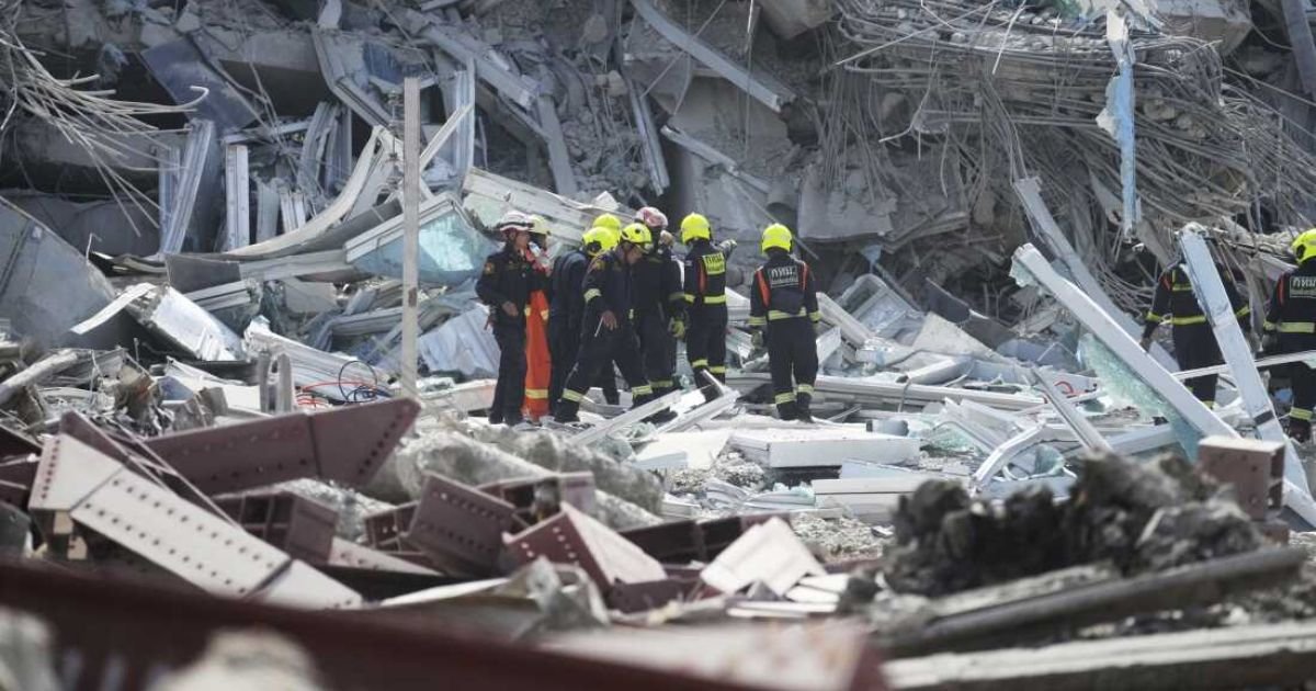 copy of articles thumbnail 1200 x 630 15 4.jpg?resize=412,275 - Massive 7.7 Magnitude Earthquake Causes Widespread Destruction as DOZENS Trapped Under Collapsed Buildings