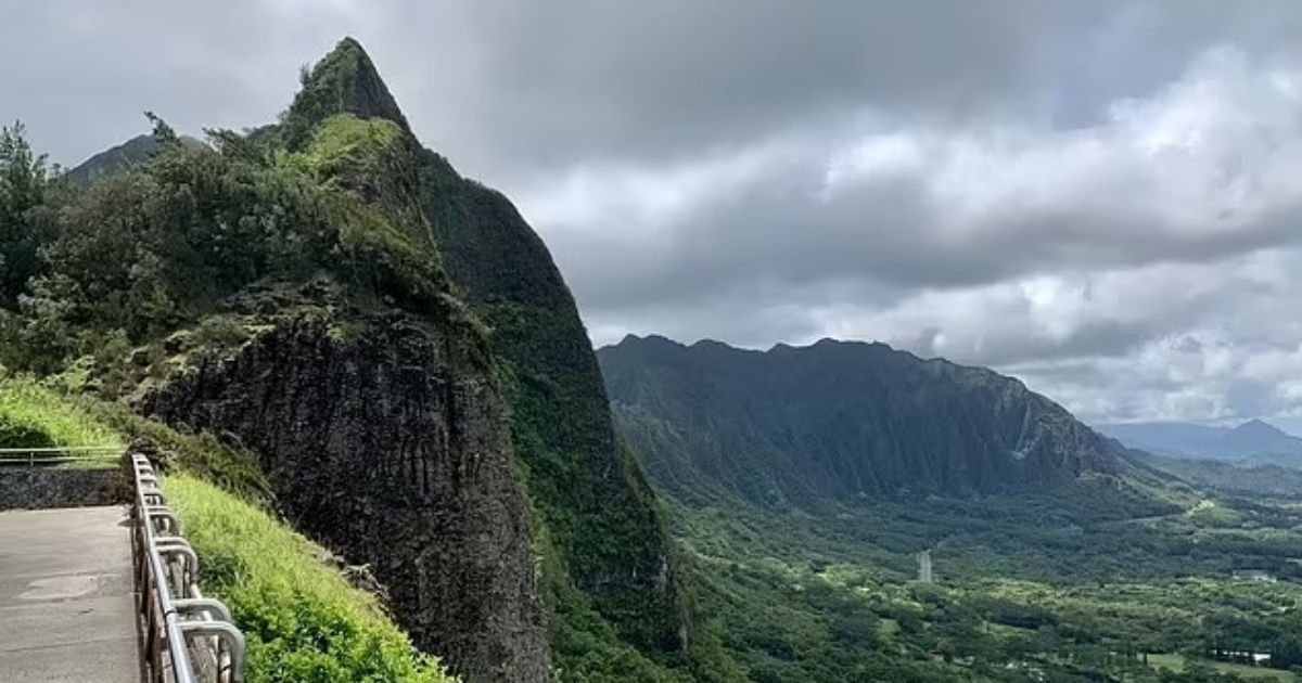 copy of articles thumbnail 1200 x 630 17 4.jpg?resize=412,232 - Chilling Details Emerge About Day Wealthy Doctor 'Tried to Kill' His 'Perfect' Wife in Hawaiian Paradise By Pushing Her Down Cliff