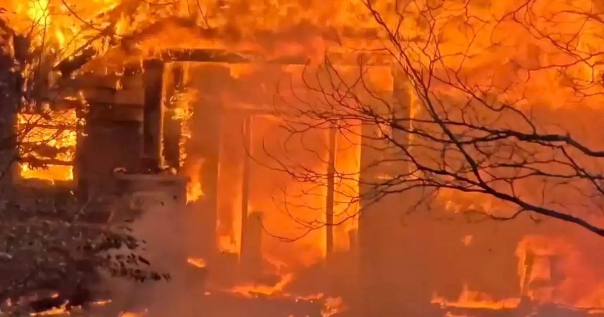 copy of articles thumbnail 1200 x 630 18 3.jpg?resize=412,232 - Plane CRASHES Into House Near Minneapolis Leading to Fiery Explosion in Neighborhood