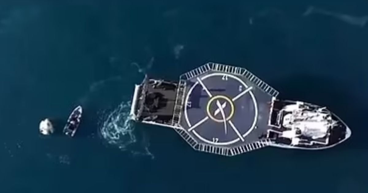 copy of articles thumbnail 1200 x 630 2 29.jpg?resize=412,232 - 'Dolphins Welcoming Astronauts!'- People Convinced That Footage of NASA Astronauts Returning to Earth After Nine Months is Fake