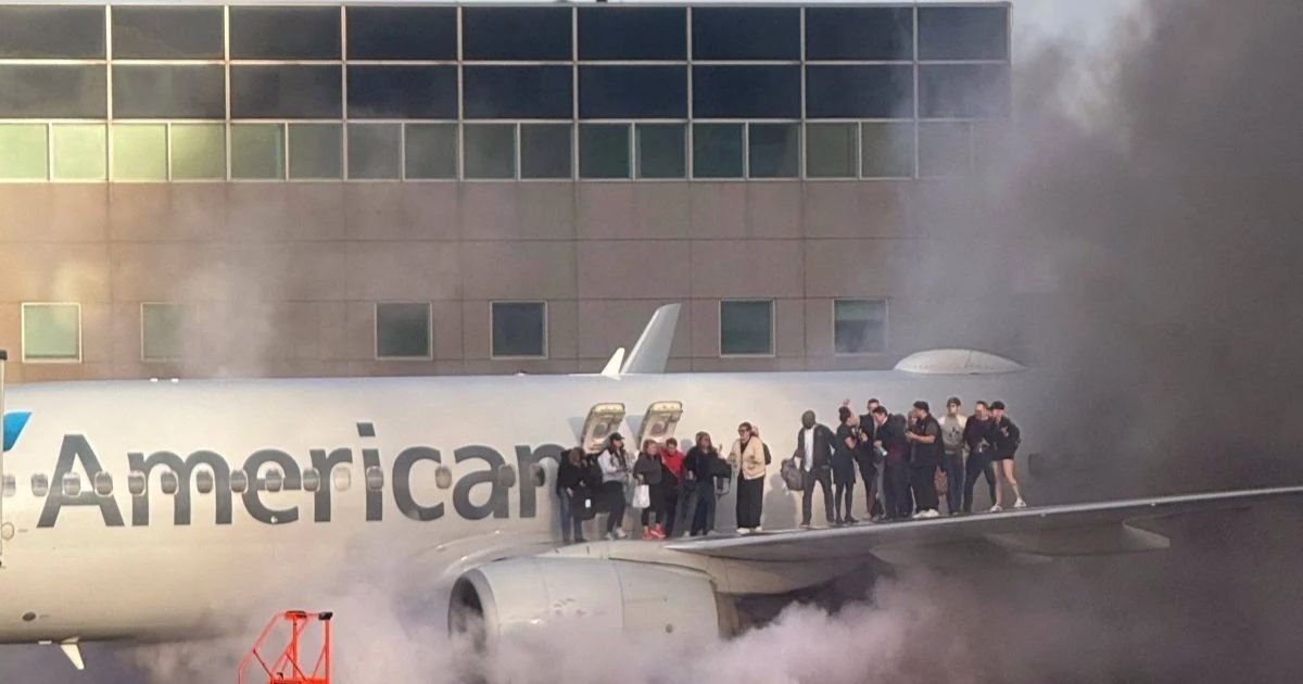 copy of articles thumbnail 1200 x 630 28.jpg?resize=412,275 - 12 HOSPITALIZED After American Airlines Plane Catches Fire