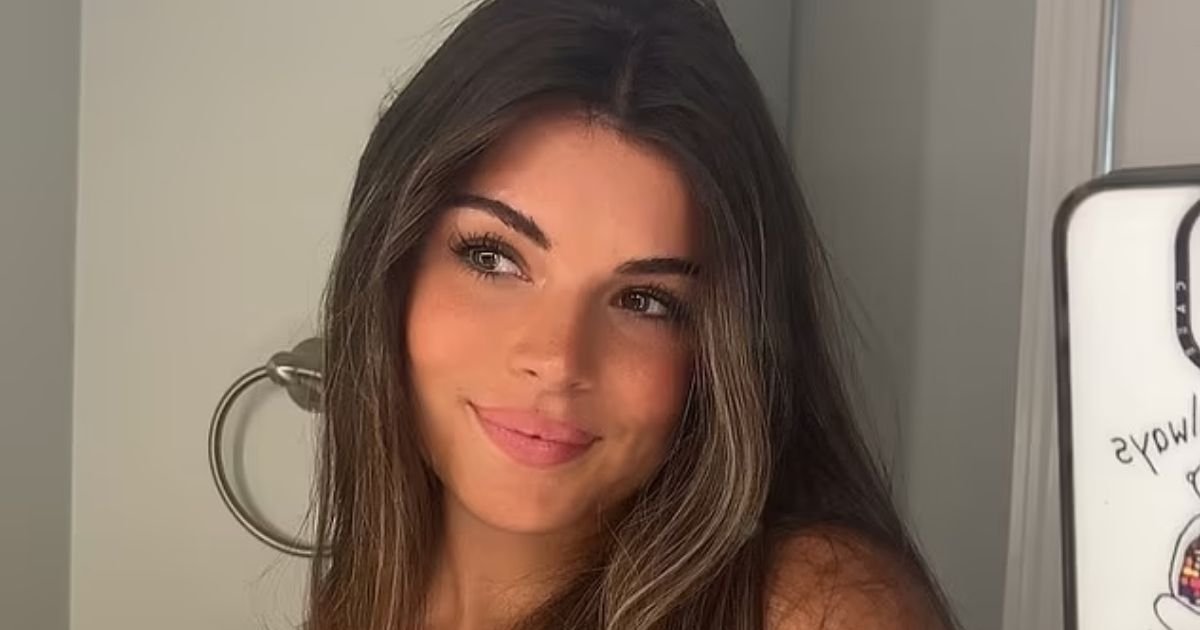 copy of articles thumbnail 1200 x 630 3 11.jpg?resize=412,232 - Plane Passenger Reveals Jaw-Dropping Message She Received From Pilot On Back Of A Napkin