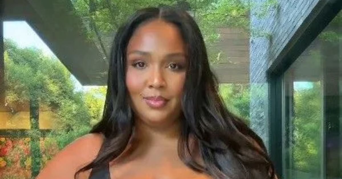 copy of articles thumbnail 1200 x 630 3 21.jpg?resize=412,232 - Lizzo Puts Jaw-Dropping Curves Front & Center In a Head-Turning Outfit