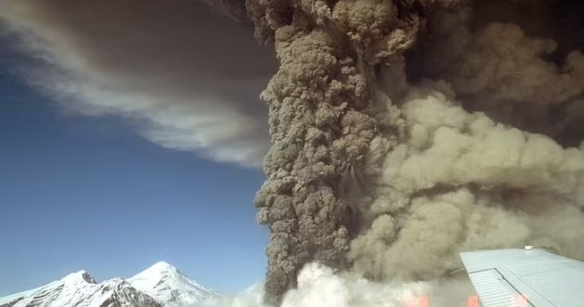 copy of articles thumbnail 1200 x 630 5 25.jpg?resize=412,275 - Scientists on High Alert After Volcano Shows Signs of an Explosive Eruption Soon