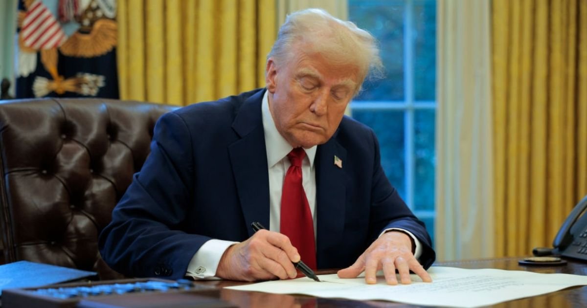 copy of articles thumbnail 1200 x 630 6 6.jpg?resize=412,275 - Trump Signs Executive Order Making English the US' Official Language - What Does This Mean?