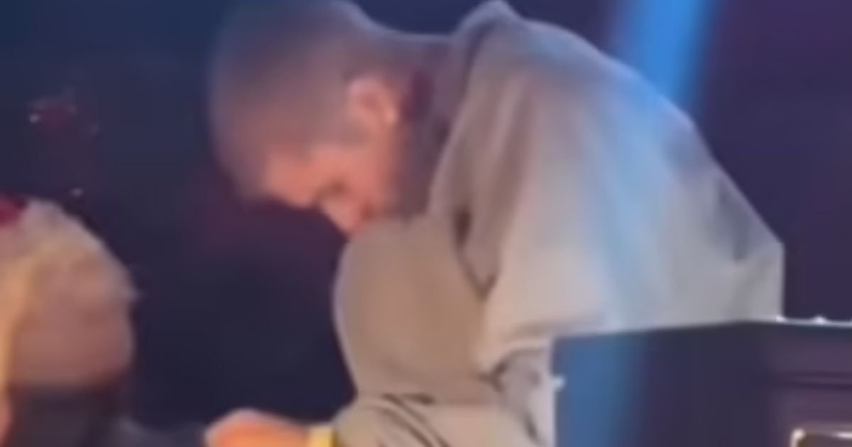 copy of articles thumbnail 1200 x 630 20 16.jpg?resize=1200,630 - "He's Broken & He Needs Help!"- Fans Fear for Justin Bieber After Star's 'Worrying Appearance' At Coachella