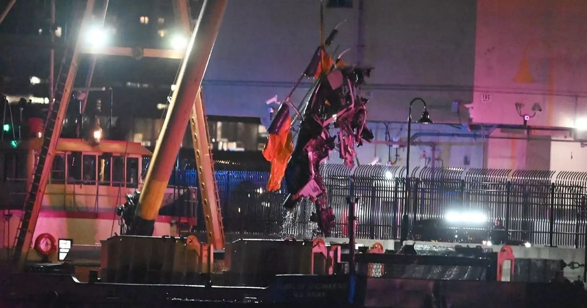 copy of articles thumbnail 1200 x 630 20 5.jpg?resize=412,232 - Pilot in Hudson River Helicopter Crash Was Navy SEAL Veteran Who Dreamed of Flying, Wife Says