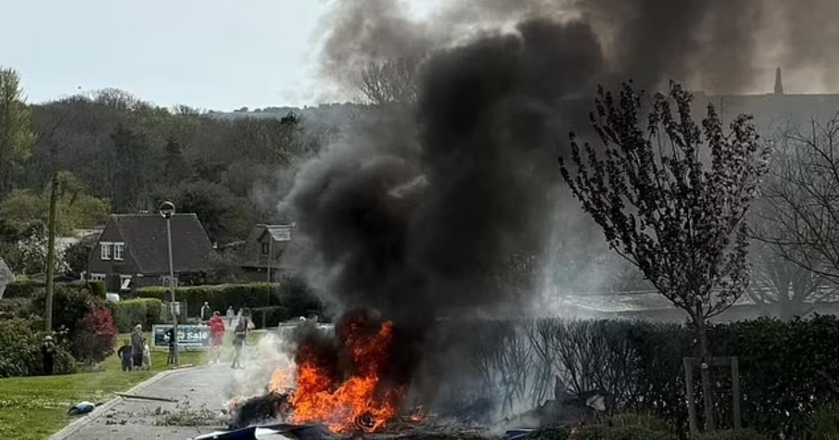 copy of articles thumbnail 1200 x 630 22 7.jpg?fit=1024%2C538&ssl=1&strip=all - Two People Hauled From Aircraft After Fireball Crash at Holiday Park