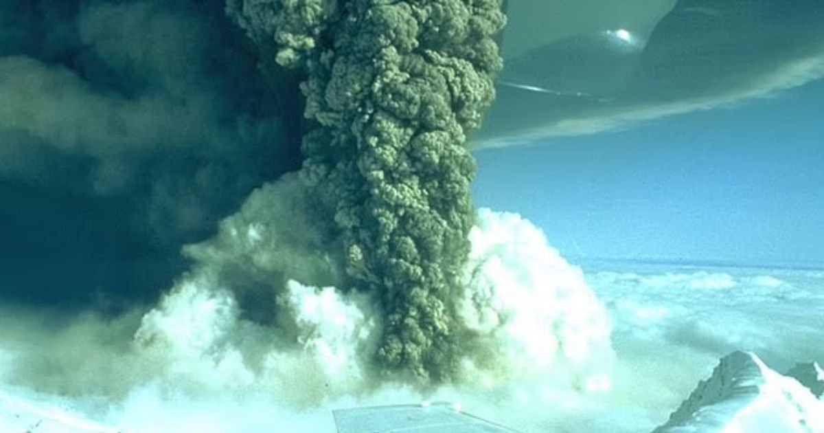 copy of articles thumbnail 1200 x 630 35.jpg?resize=412,275 - Officials Update Threat Level of Massive Volcano Due to Erupt as 300,000 Americans Brace