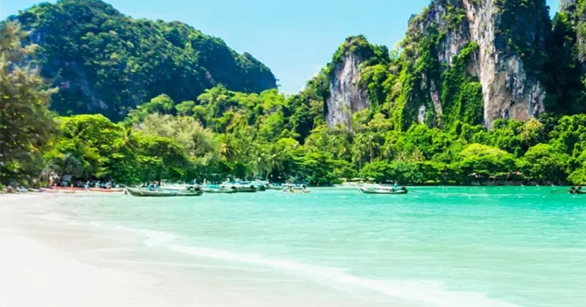 copy of articles thumbnail 1200 x 630 22 7.jpg?resize=412,232 - Search For Missing Tourist in Popular Holiday Destination Comes to Tragic End After Body Found Floating On Beach