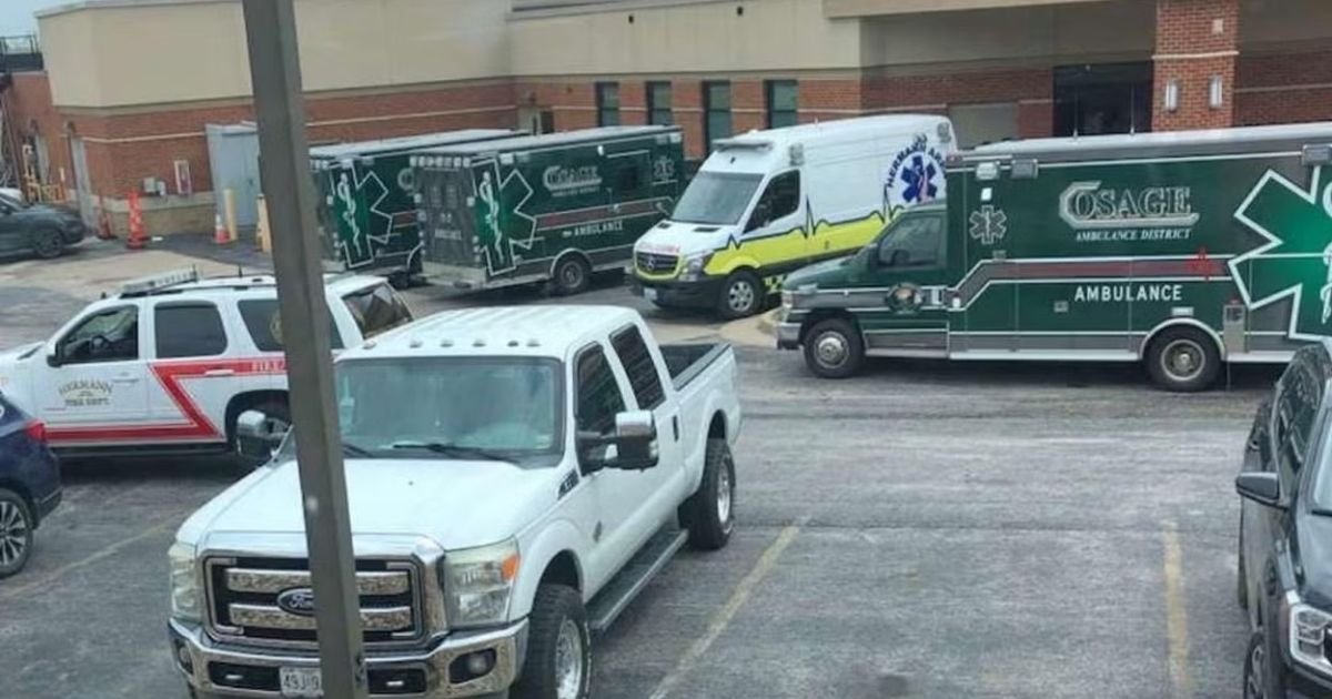 copy of articles thumbnail 1200 x 630 24 2.jpg?resize=412,232 - At Least 32 Injured as Shuttle Bus CRASHES Into Missouri Ditch