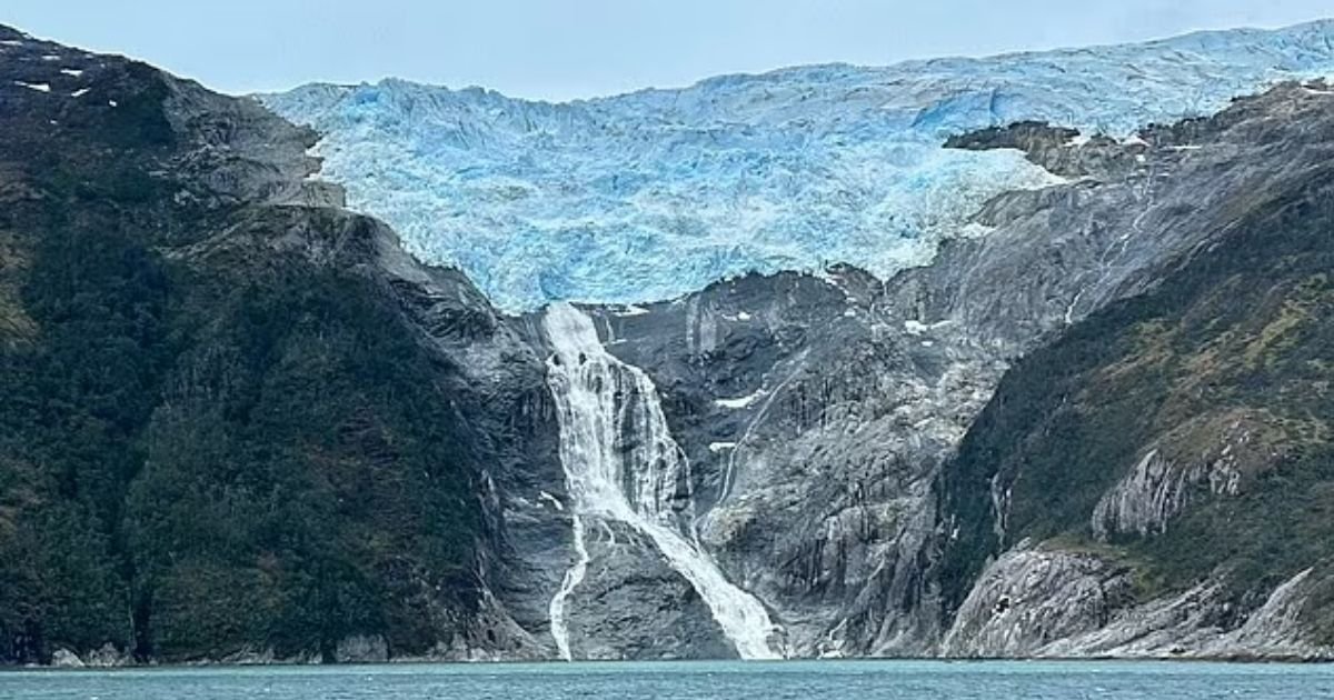 copy of articles thumbnail 1200 x 630 37 1.jpg?resize=412,232 - Tsunami Warning Issued as Huge 7.5 Magnitude Earthquake Hits with Hazardous Waves