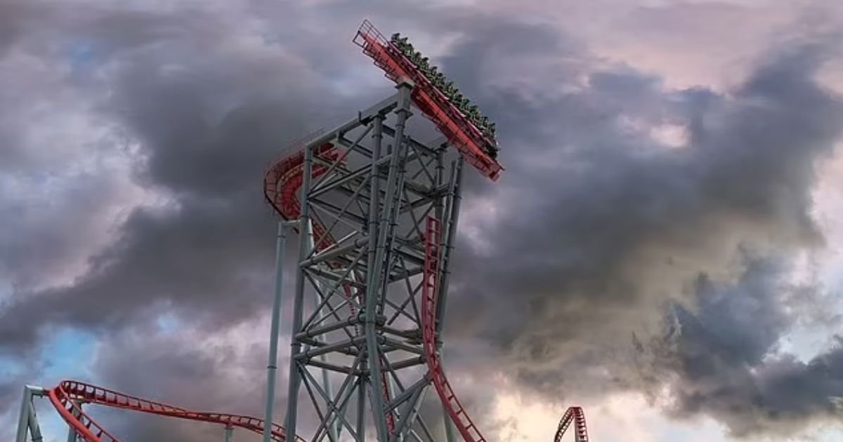copy of articles thumbnail 1200 x 630 47 3.jpg?resize=412,232 - Heart-Stopping Moment As Roller Coaster DISCONNECTS From the Track in Mid-Air