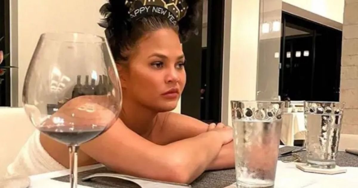 Chrissy Teigen Cries For Help After Admitting She Relapsed on Alcohol in Vulnerable Post copy of articles thumbnail 1200 x 630 90.jpg?resize=366,290 - Chrissy Teigen Cries For Help After Admitting She Relapsed on Alcohol in Vulnerable Post