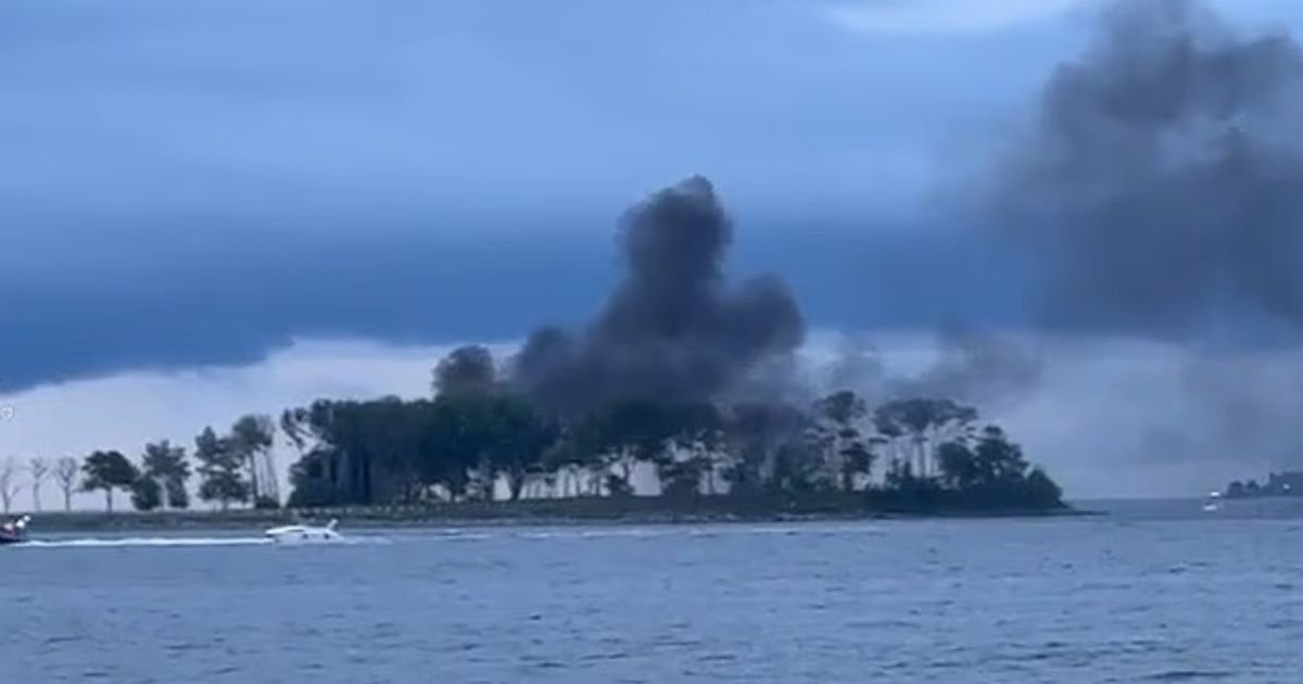 copy of articles thumbnail 1200 x 630 2025 06 09t175819 065.jpg?resize=412,232 - Boat Explodes In New York Forcing More Than 20 People To Jump Into the Water