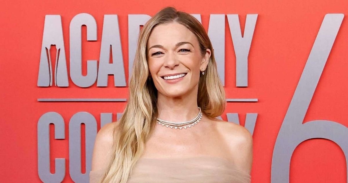 copy of articles thumbnail 1200 x 630 2025 06 26t110115 317.jpg?resize=412,232 - Panic As Country Superstar LeAnn Rimes Rushed To Hospital After Her TEETH Fell Out During Live Performance