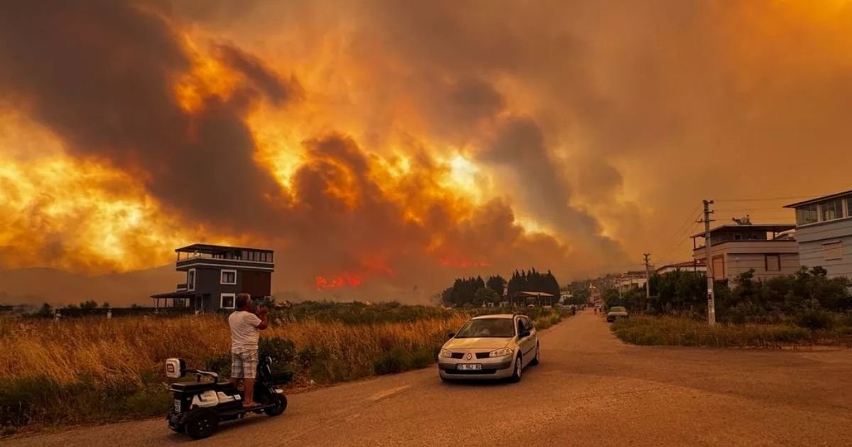 copy of articles thumbnail 1200 x 630 2025 06 30t123704 782.jpg?resize=412,232 - Flights at Major Tourist Destination CANCELLED As Wildfires Erupt Near Airport
