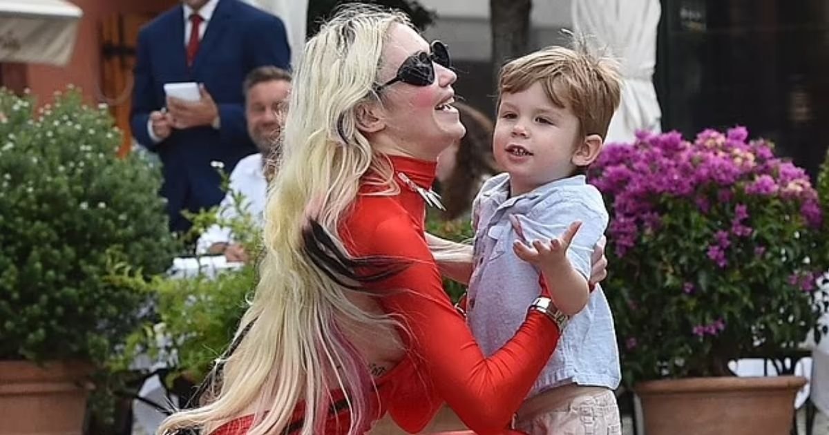 copy of articles thumbnail 1200 x 630 68 1.jpg?resize=1200,630 - Elon Musk's Ex Grimes Makes Heartbreaking Announcement As She Battles Serious Issues