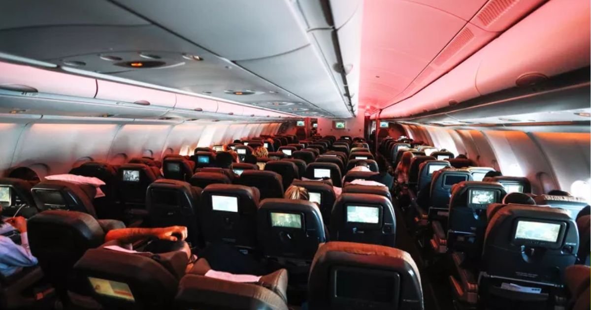 copy of articles thumbnail 1200 x 630 83 1.jpg?resize=412,232 - Man Abandons Grieving Partner in Economy After Getting Free Upgrade to Business Class on 14-Hour Flight