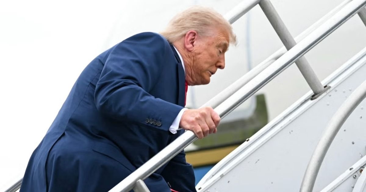 copy of articles thumbnail 1200 x 630 89 2.jpg?resize=412,232 - President Trump Takes a Tumble On Steps Up To Air Force One