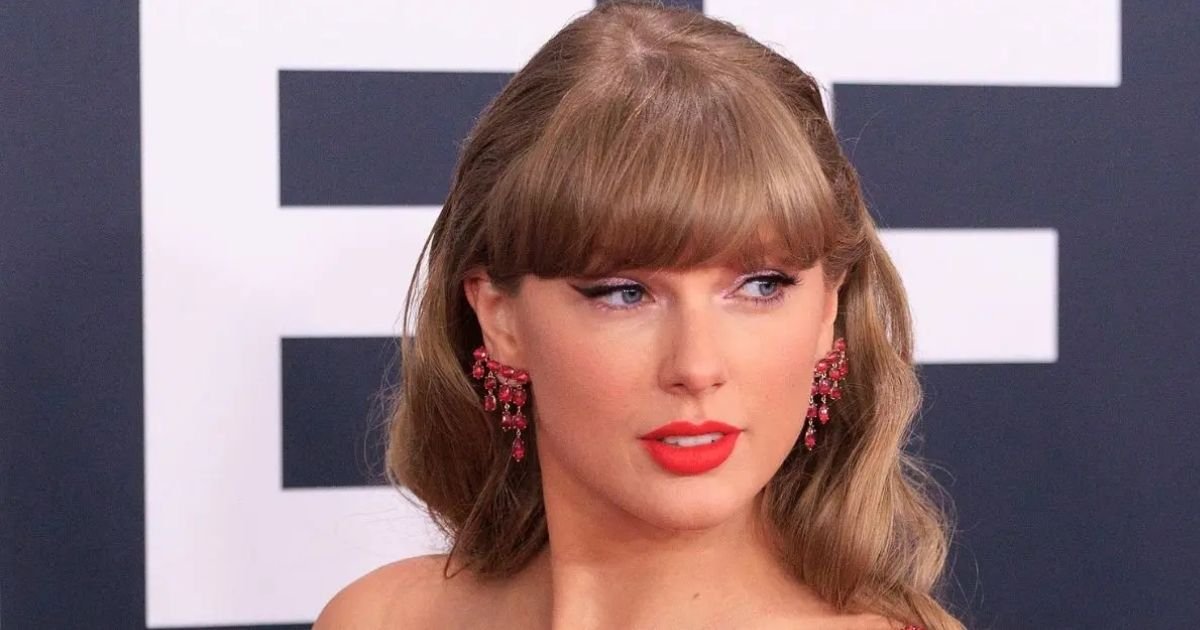 copy of articles thumbnail 1200 x 630 97 1.jpg?resize=412,232 - All the Signs Sparking Rumors Taylor Swift Is Pregnant and 'Covering Up Baby Bump' — 'It's the Perfect Time For Her to Become a Mom'