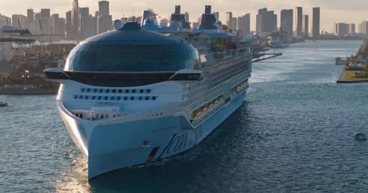 copy of articles thumbnail 1200 x 630 100 14.jpg?resize=412,232 - Crew Member DEAD after Stabbing Fellow Colleague & Then Falling Overboard on Icon of the Seas Cruise