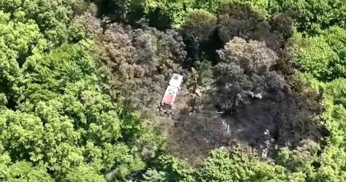 copy of articles thumbnail 1200 x 630 2025 07 01t112331 309.jpg?resize=412,232 - 6 Dead After Small Plane Crashes in Ohio Neighborhood Just Minutes After Takeoff