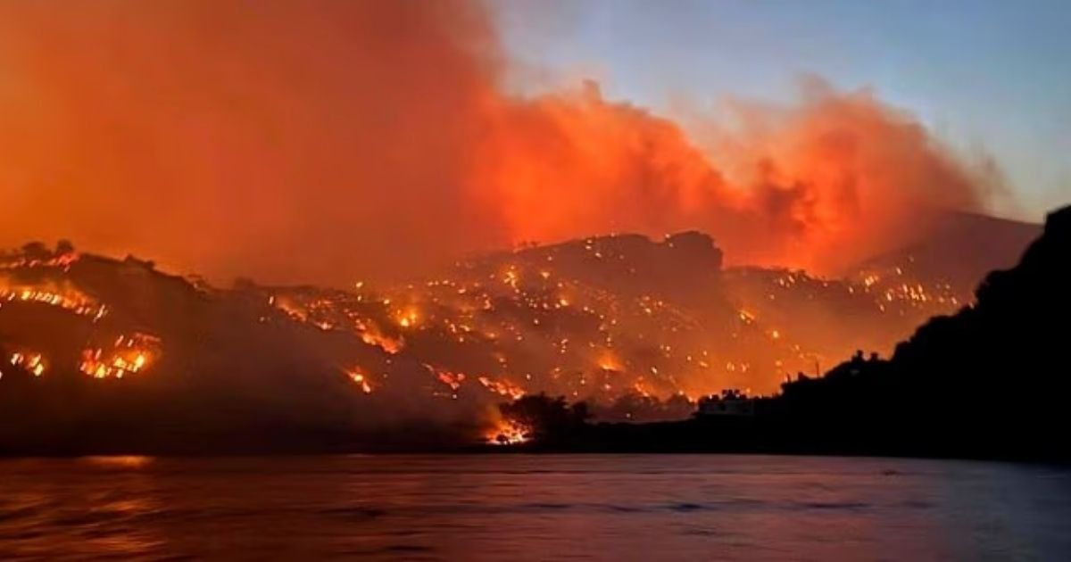 copy of articles thumbnail 1200 x 630 2025 07 03t213128 363.jpg?resize=412,232 - Rapidly Spreading Wildfire Triggers Mass Evacuations of Tourists, Hotels, and Homes