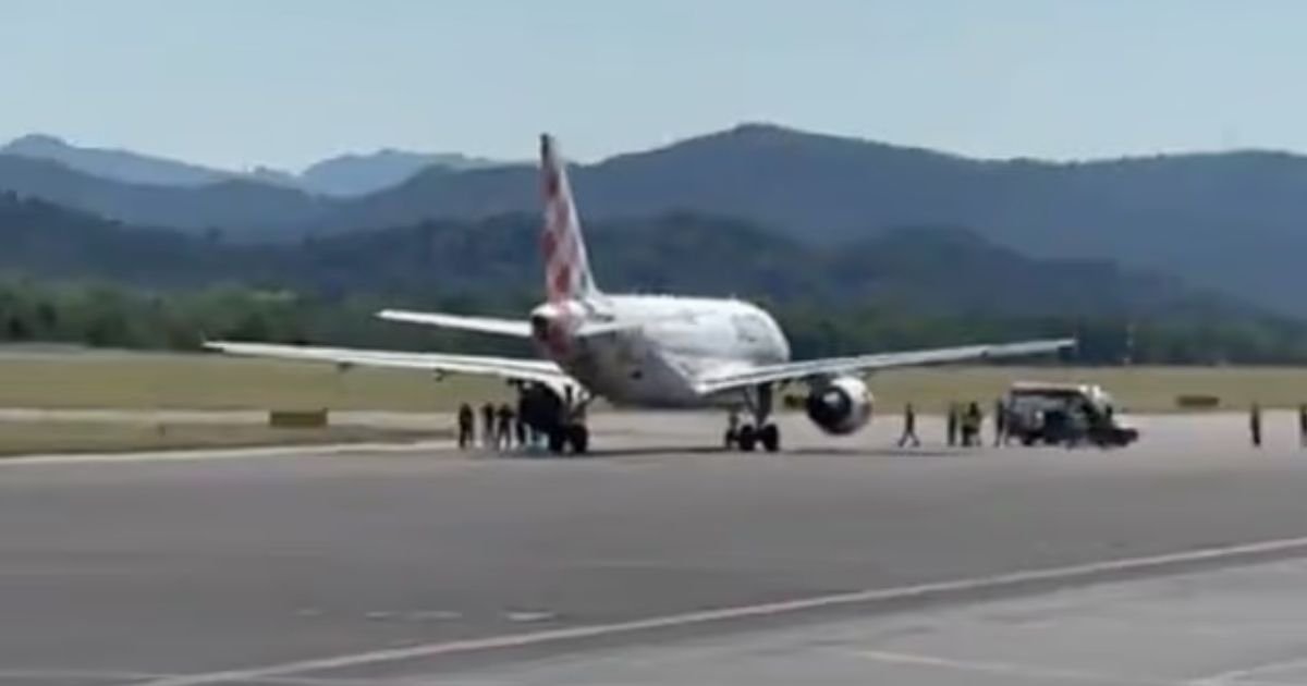 copy of articles thumbnail 1200 x 630 2025 07 10t155835 570.jpg?resize=412,275 - ‘Don’t Look Out The Windows!’- Passengers Reveal Horror Inside Plane As Man Jumps Inside Jet Engine