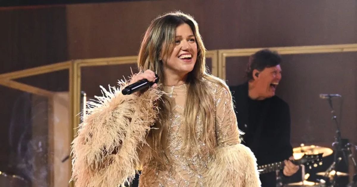 copy of articles thumbnail 1200 x 630 2025 07 13t162848 352.jpg?resize=412,232 - ‘I Cried, It Hurt, It Sucked!’- Fans Rejoice After Kelly Clarkson Puts on Brave Face And Returns to Stage After ‘Walking on Thin Ice’