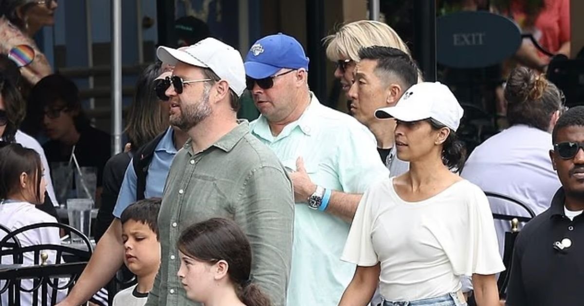 copy of articles thumbnail 1200 x 630 2025 07 15t142053 373.jpg?resize=412,232 - 'These Are Children!'- Disneyland Visitors Furious as US Vice President JD Vance Shuts Down Iconic Ride