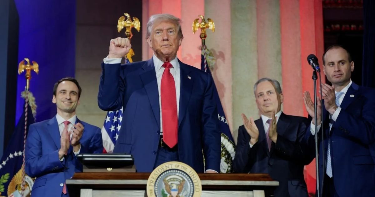 copy of articles thumbnail 1200 x 630 2025 07 25t164513 217.jpg?resize=412,232 - Trump signs executive order forcing homeless off America’s streets
