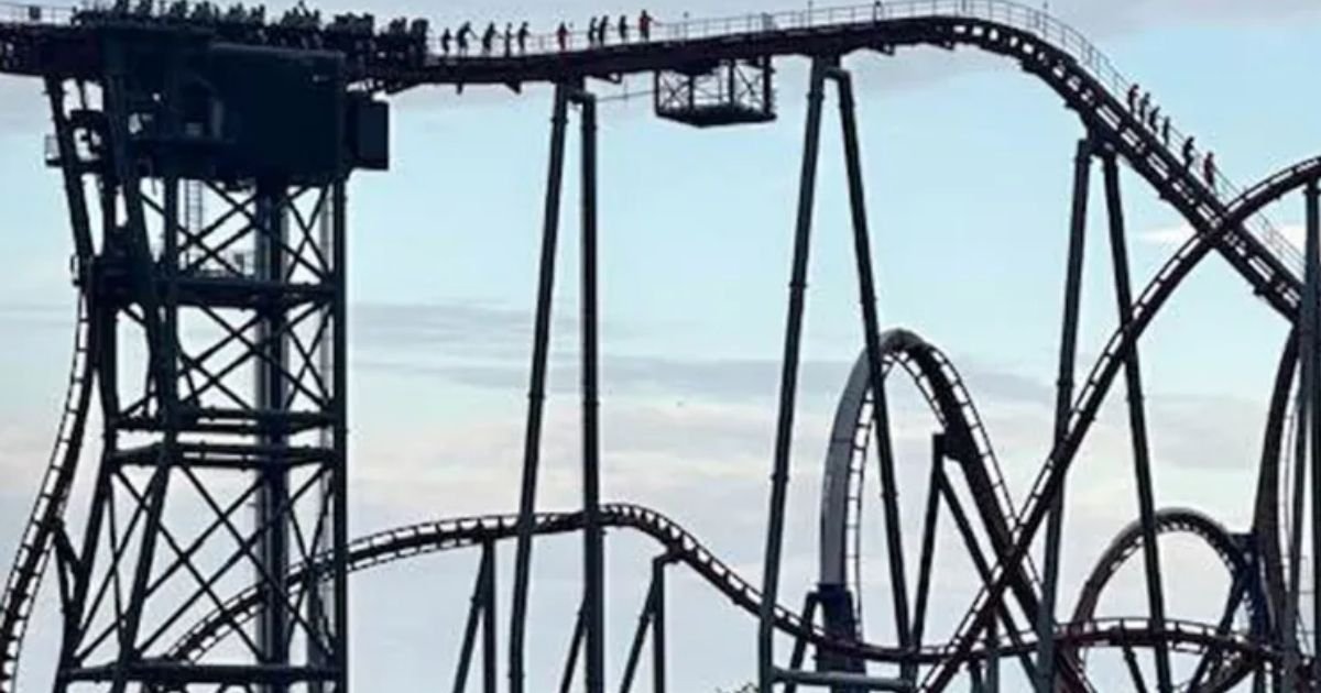 copy of articles thumbnail 1200 x 630 2025 07 29t142619 832.jpg?resize=412,232 - 'Tilt' Coaster Siren's Curse Malfunctions for Fourth Time in 25 Days, Forcing Riders to Climb Down Steep 160-Feet Curve