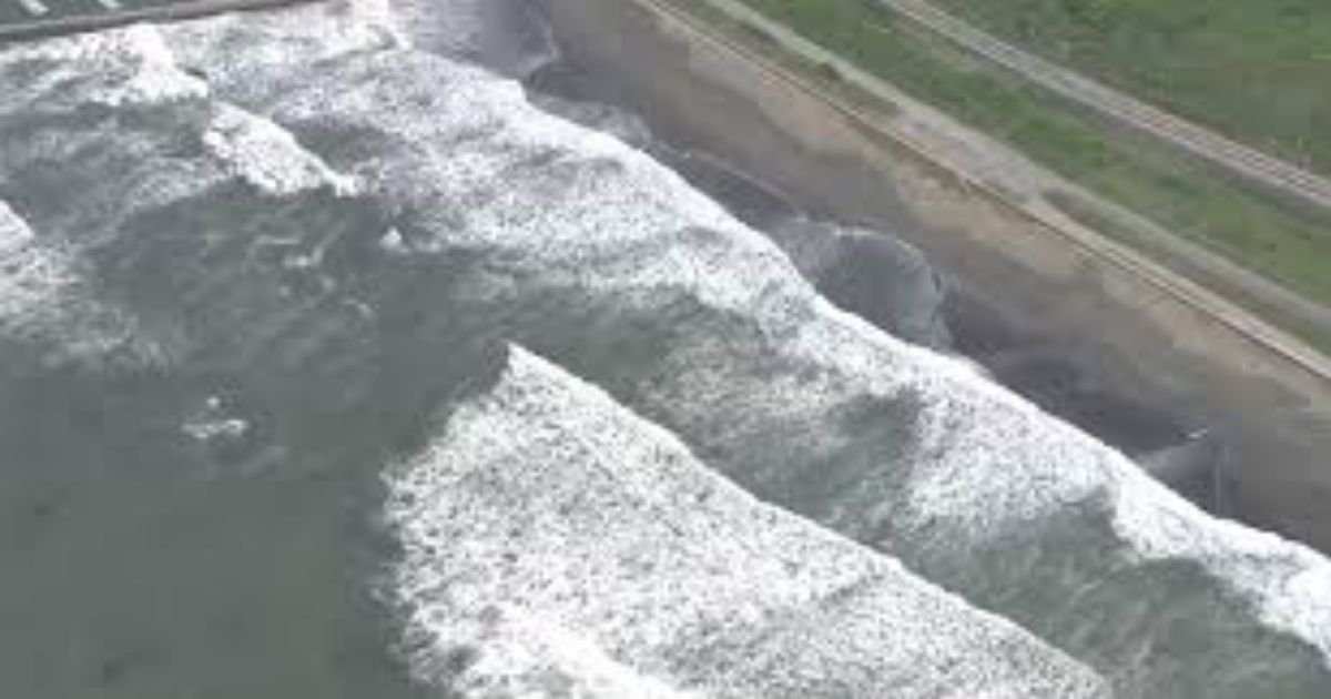 copy of articles thumbnail 1200 x 630 2025 07 30t145802 565.jpg?resize=412,232 - Panicking Americans head for higher ground sparking huge traffic jams after tsunami alarm rings out in Hawaii