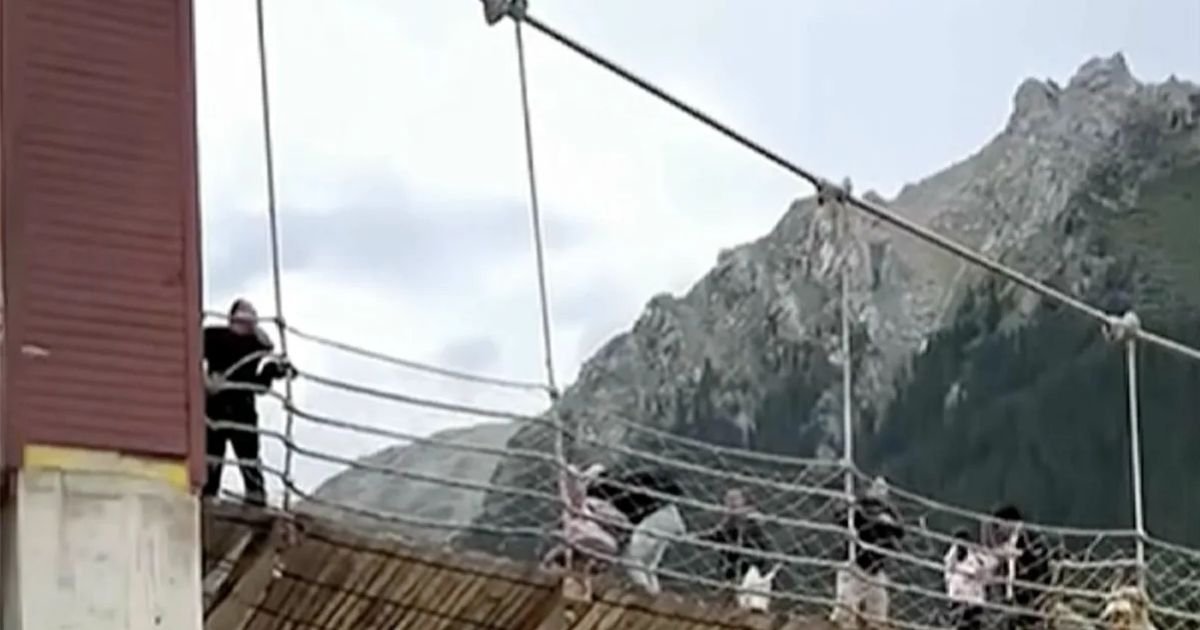 copy of articles thumbnail 1200 x 630 2025 08 08t160249 486.jpg?resize=412,275 - 5 Dead and 24 Injured After Suspension Bridge Cable Suddenly Snaps Over River