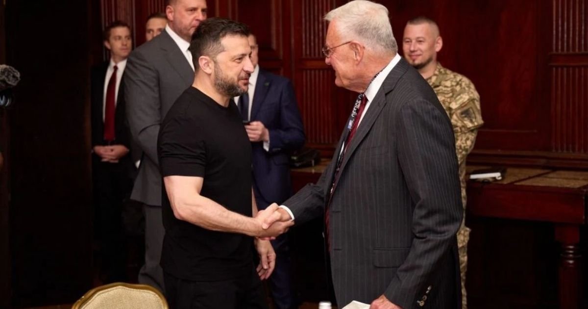 copy of articles thumbnail 1200 x 630 2025 08 18t211228 144.jpg?resize=412,232 - White House asks Zelensky to wear a suit for Trump meeting