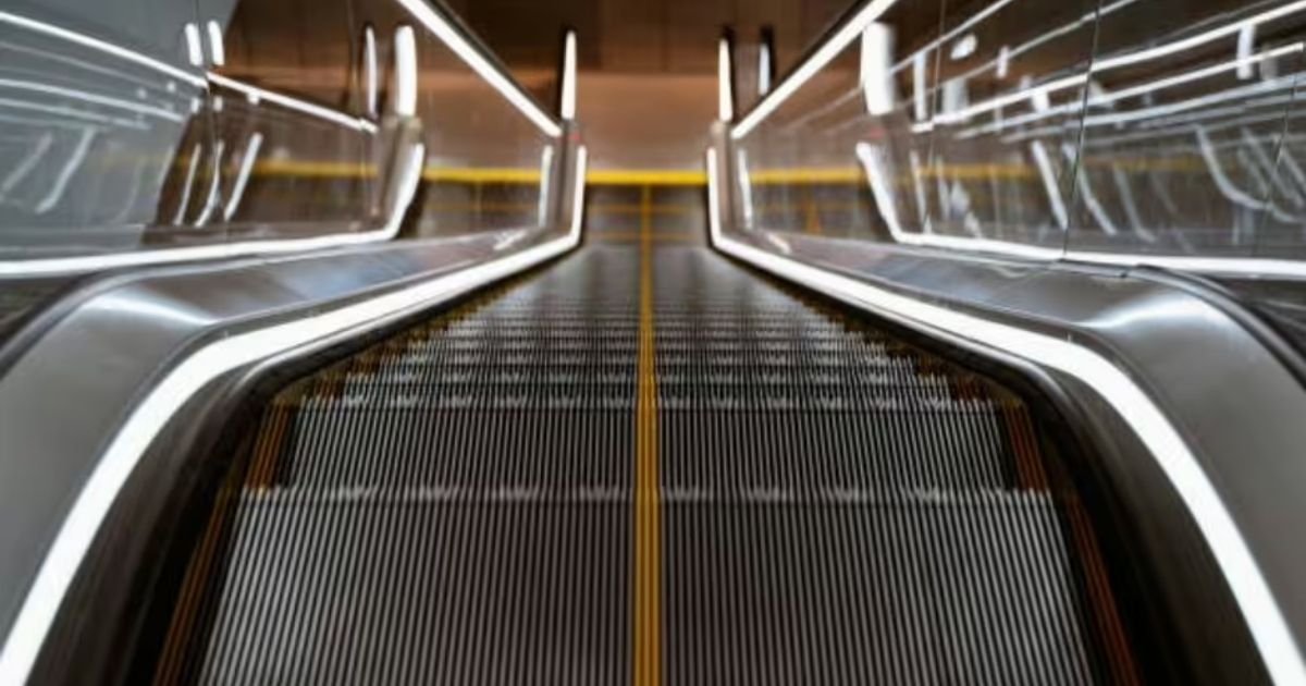 copy of articles thumbnail 1200 x 630 2025 08 26t143331 843.jpg?resize=412,232 - Parents' Worst Nightmare Comes to Life as 2-Year-Old Son’s Arm Ripped off by Shopping Center’s Escalator