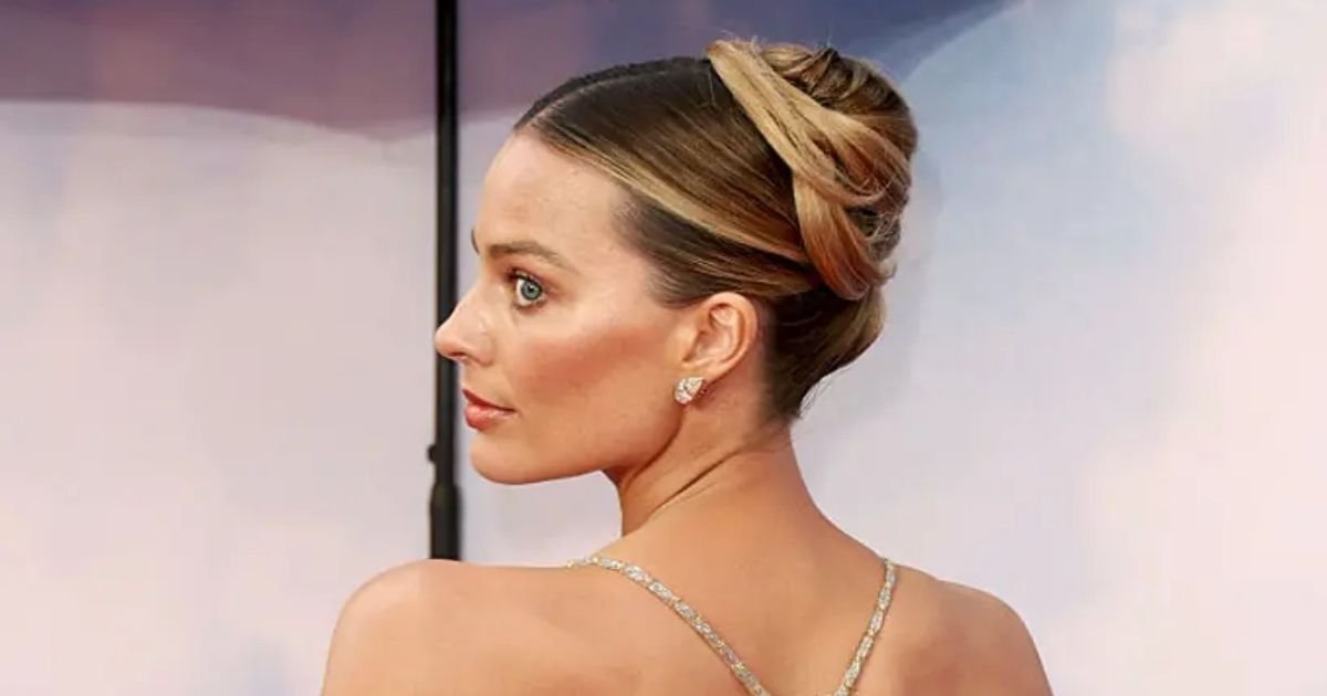 copy of articles thumbnail 1200 x 630 2025 09 12t163711 456.jpg?resize=412,232 - ‘Put Some Clothes On!’- People Stunned After Margot Robbie Turns Up to Red Carpet Event Wearing ‘N*ked Dress’