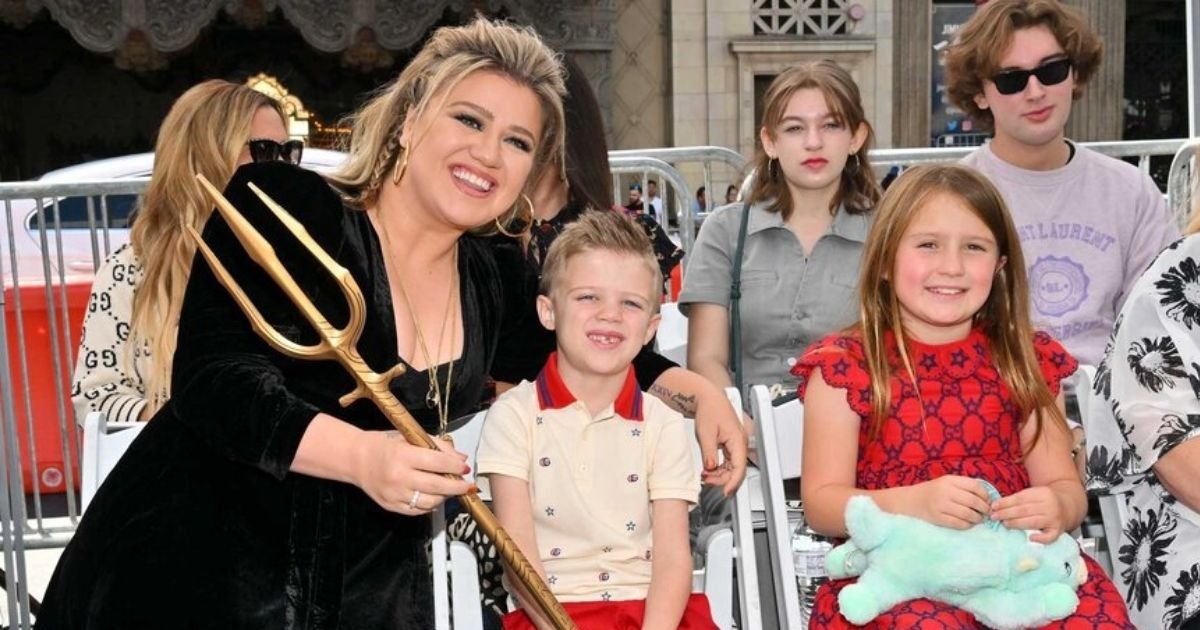 copy of articles thumbnail 1200 x 630 2025 09 14t141210 652.jpg?resize=412,275 - 'Poor Parenting at Peak!'- Kelly Clarkson blasted after admitting she spanks her children if they misbehave