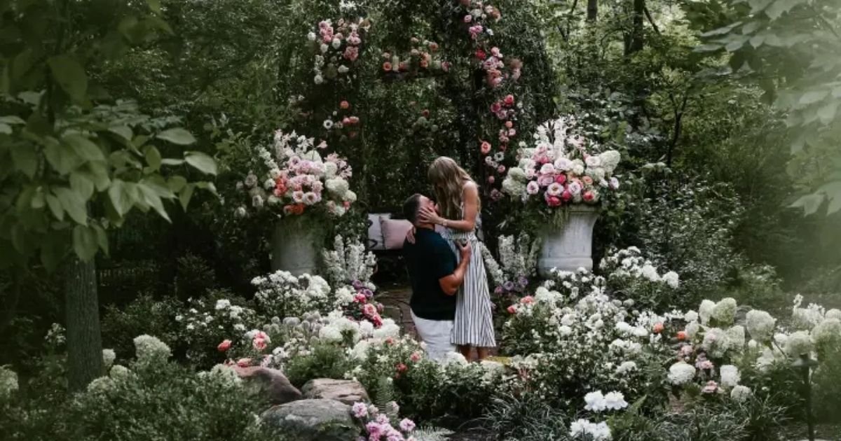 copy of articles thumbnail 1200 x 630 2025 09 15t130656 910.jpg?resize=412,232 - 'What's She Hiding Now?'- Taylor Swift SNEAKS into fiancé Travis Kelce’s Chiefs home opener against Eagles